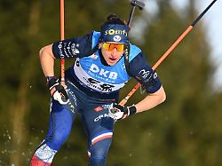 julia simon fra aktion einzelbild angeschnittenes einzelmotiv halbfigur halbe figur ibu biathlon weltcup in hochfilzen 7 5 km sprint der frauen am 12 12 2025 in hochfilzen pillersee saison 2025 26