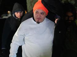 kilmar abrego garcia kommt nach seiner entlassung aus dem ice gewahrsam an seinem haus an