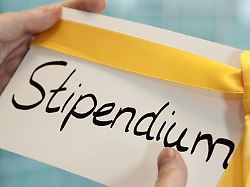 koennen die kosten fuer das studium trotz eines stipendiums von der steuer abgesetzt werden oder nicht darueber sind sich die finanzgerichte gerade nicht einig