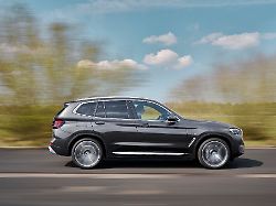 komfortabel gleiten oder dynamische attacke der bmw x3 beherrscht beide gangarten und ist gut verarbeitet worauf aber sollten gebrauchtkaeufer achten