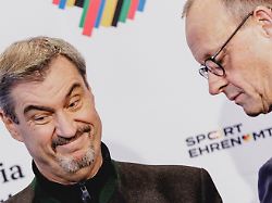 l r markus soeder ministerpraesident von bayern und friedrich merz cdu bundeskanzler aufgenommen im rahmen der unterzeichnung der vereinbarung zur olympiabewerbung in berlin 04 12 2025