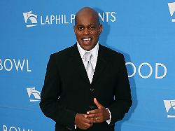 los angeles ca june 23 singer jubilant sykes arrives at the 2006 hollywood bowl hall of fame induction concert at the hollywood bowl on june 23 2006 in los angeles california