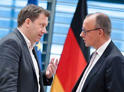 lars klingbeil und friedrich merz bei der konferenz der ministerpraesidenten der laender im kanzleramt berlin 04 12 1