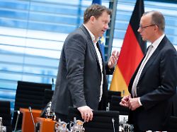 lars klingbeil und friedrich merz bei der konferenz der ministerpraesidenten der laender im kanzleramt berlin 04 12