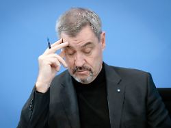 markus soeder bei einer pressekonferenz press conference nach der sitzung des koalitionsausschusses von union und spd im kanzleramt berlin 11 12