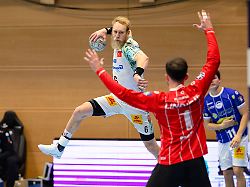 matthias musche linksaussen sc magdeburg 6 matija spikic tw thsv eisenach 1 ger thsv eisenach gegen sc magdeburg handball bundesliga bundesliga 19 spieltag saison 2025 2026 27 12