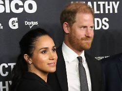 new york ny october 09 meghan markle duchess of sussex and prince harry duke of sussex at the project healthy minds 3rd annual gala at spring studios on october 09 2025 in new york city