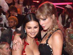 newark nj september 12 selena gomez and taylor swift at the 2023 mtv video music awards at prudential center on september 12 2023 in newark new jersey