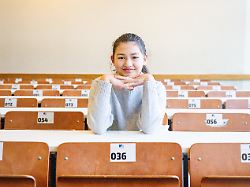 produktion 12 12 2025 nordrhein westfalen bonn deutschlands juengste abiturientin studiert jetzt lina heider studiert seit dem wintersemester vwl an der universitaet in bonn