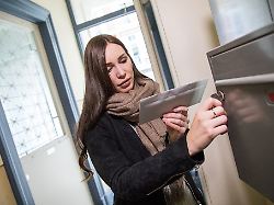 post aus dem briefkasten wirkt oft vertrauenswuerdig doch gefaelschte bank und paketbenachrichtigungen mit qr codes machen derzeit die runde