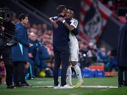real madridas coach xabi alonso l greetings to vinicius junior during la liga match december 03 2025 photo by ropero alterphotos abacapress 1