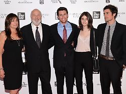 rob reiner und ehefrau michele links sind tot nick reiner ganz rechts ist unter mordverdacht in haft