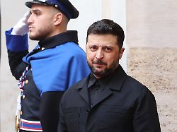 rome italy december 9 2025 prime minister giorgia meloni receives ukrainian president volodymyr zelensky at palazzo chigi