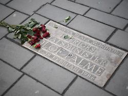 stockholm sverige 20250228 det aer 39 ar sedan socialdemokraternas tidigare partiordfoerande och statsminister olof palme moerdades pa sveavaegen i stockholm