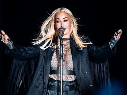 sarah connor live bei antenne thueringen das konzert 2025 in der messehalle erfurt 22 11 2025 sarah connor live on antenne thueringen the 2025 concert at the messehalle erfurt 22 11 2025 foto xm