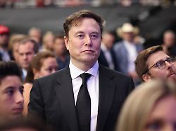 september 21 2025 glendale arizona usa elon musk at the charlie kirk memorial at state farm stadium in glendale arizona