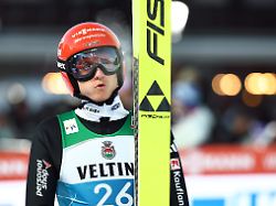 ski nordisch skispringen vierschanzentournee weltcup grossschanze maenner qualifikation karl geiger deutschland reagiert nach seinem sprung im zielbereich