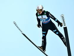 skispringen vierschanzentournee weltcup grossschanze maenner training philipp raimund deutschland in aktion