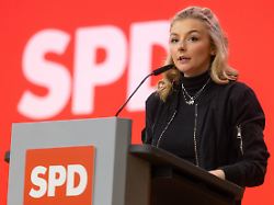 sophie ringhand vorsitzende der thueringer jusos spricht beim landesparteitag der spd thueringen die delegierten wollen einen leitantrag zu zukunftsausgaben verabschieden