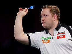 souveraen zum start deutschlands bester darts profi martin schindler gewinnt runde eins bei der wm