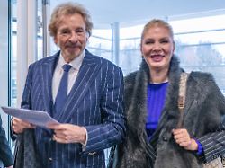 thomas gottschalk und seine frau karina kommen zur verleihung des menschen in europa awards der preis wird von der passauer neuen presse vergeben