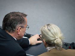 tino chrupalla afd und alice weidel afd von hinten im plenum bei der 48 sitzung des deutschen bundestag in berlin 05 12