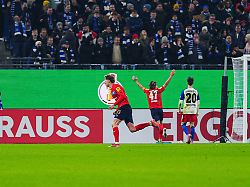 torjubel holstein kiel nach tor zum 1 1 per freistoss phil harres holstein kiel 19 ger hamburger sv vs holstein kiel fussball dfb pokal achtelfinale saison 2025 2026 03 12