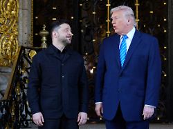 us praesident donald trump r begruesst wolodymyr selenskyj praesident der ukraine in seinem club mar a lago