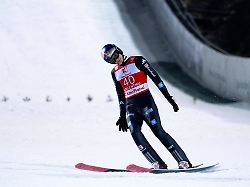 wellinger andreas deutschland im ziel ger fis skisprung weltcup klingenthal qualifikation grossschanze herren saison 2025 2026 12 12 2025 ger fis skisprung weltcup klingenthal saison 2025 2026 12 12