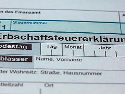 wer erbt oder vermoegen geschenkt bekommt muss steuern zahlen jedenfalls ab einer freigrenze