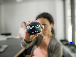 wer sich auf der arbeit ungerecht behandelt fuehlt kann frustriert sein