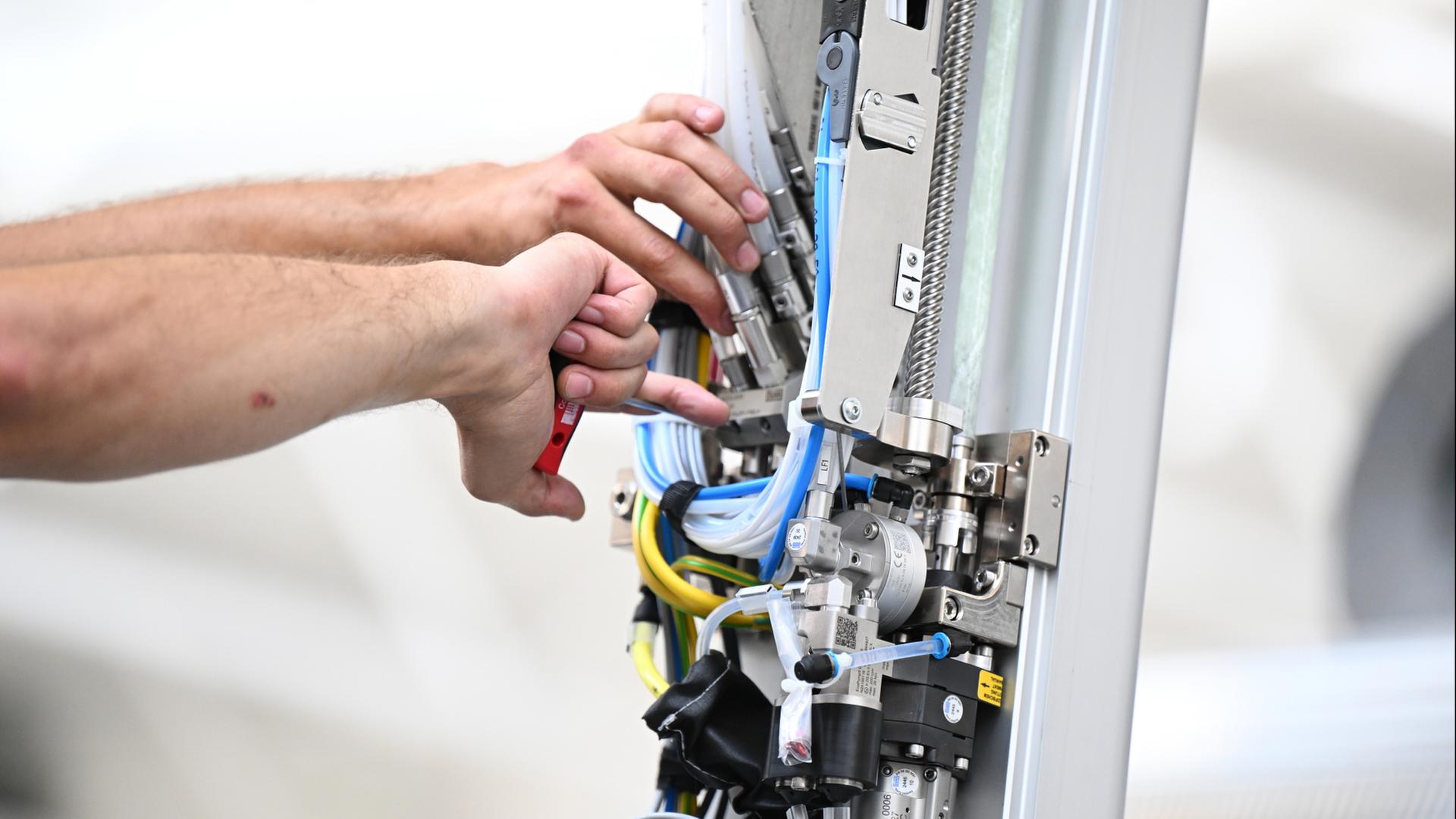 arbeiter roboterarm 100