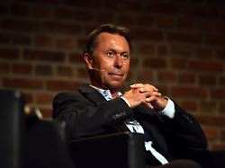 der medien und kommunikationstheoretiker norbert bolz liest und diskutiert am 07 06 2018 in koeln auf der 6 phil cologne dem groessten deutschen philosophie festival