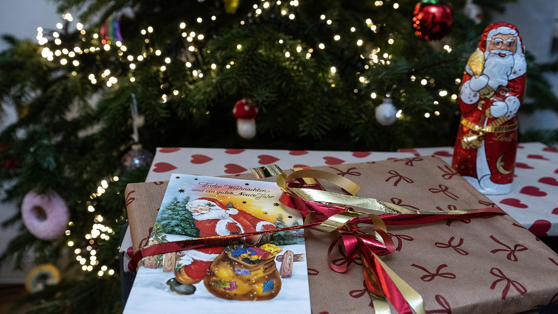 geschenke weihnachtsbaum 100