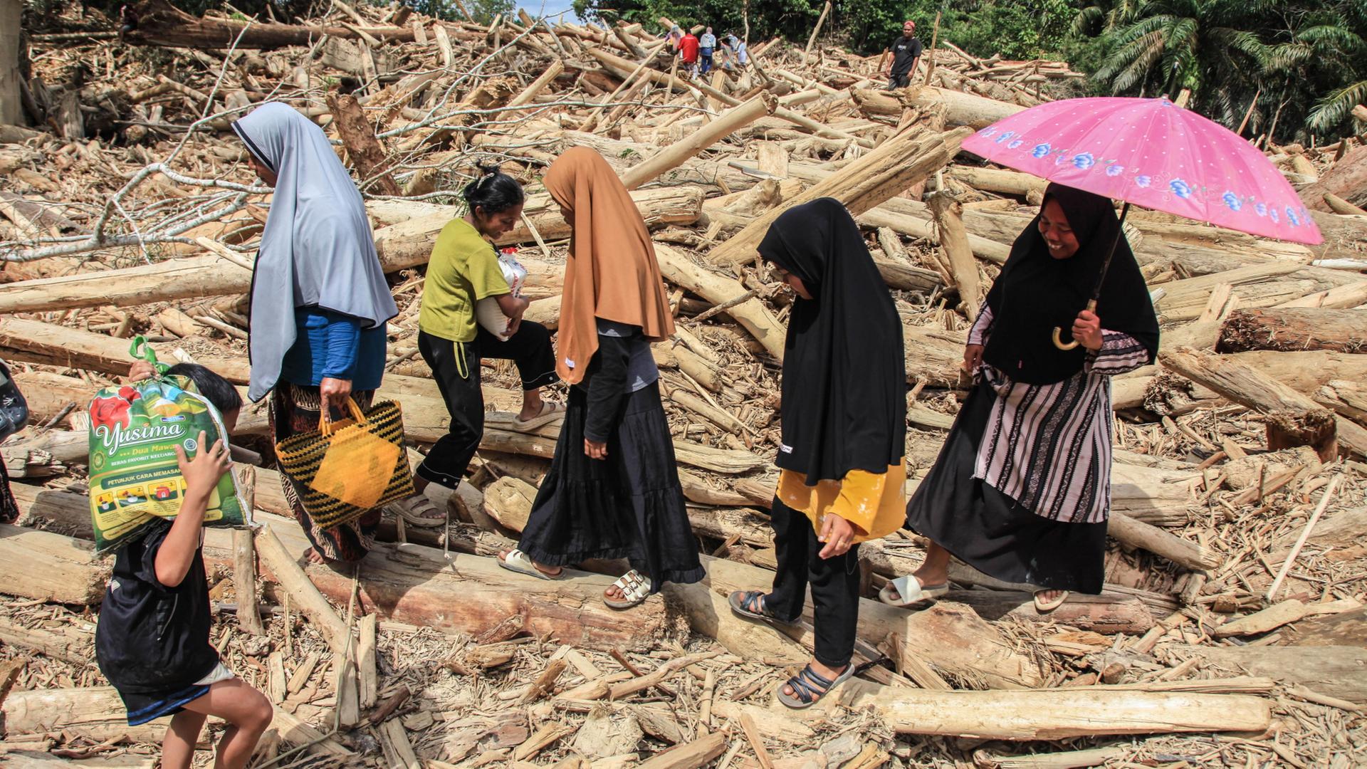 indonesien fluten 100