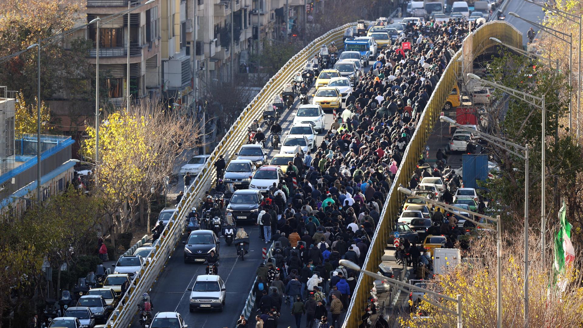 iran proteste wirtschaft 100