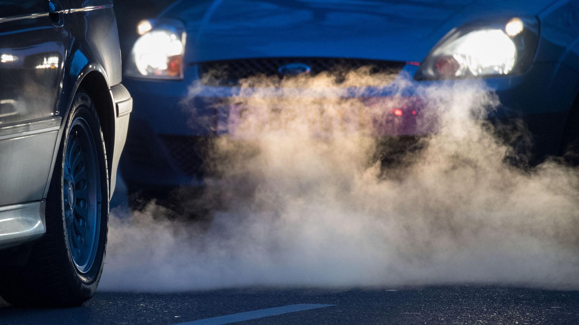 ndr abgase kommen aus dem auspuff eines autos 100