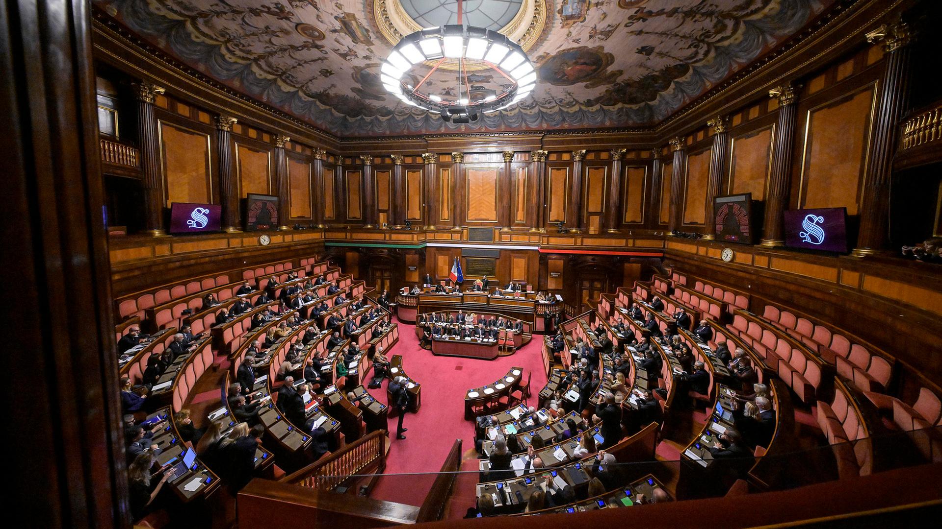 parlament italien 106