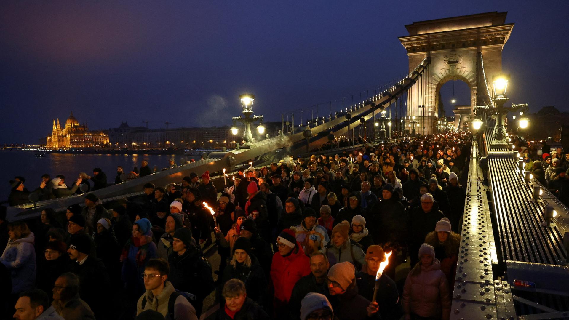 proteste ungarn missbrauch 100