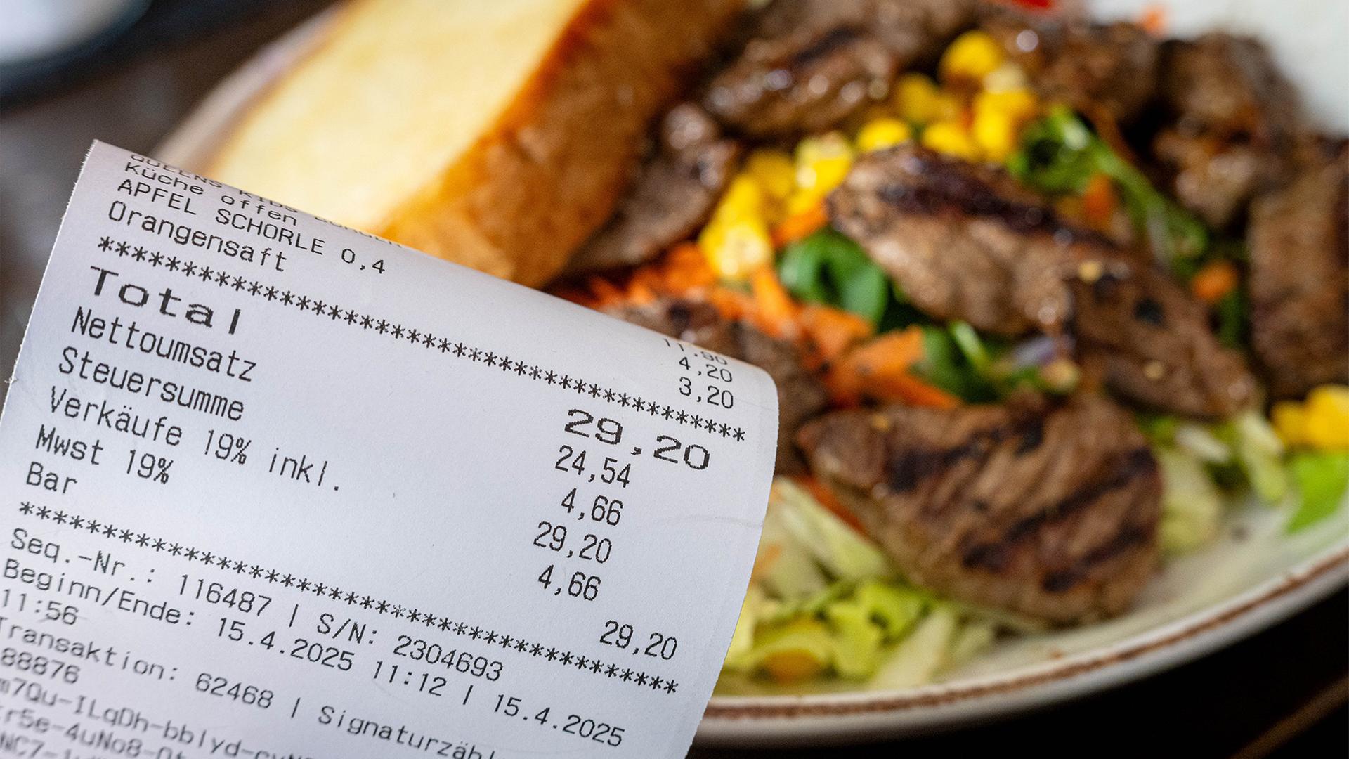 rechnung teller mit essen 100