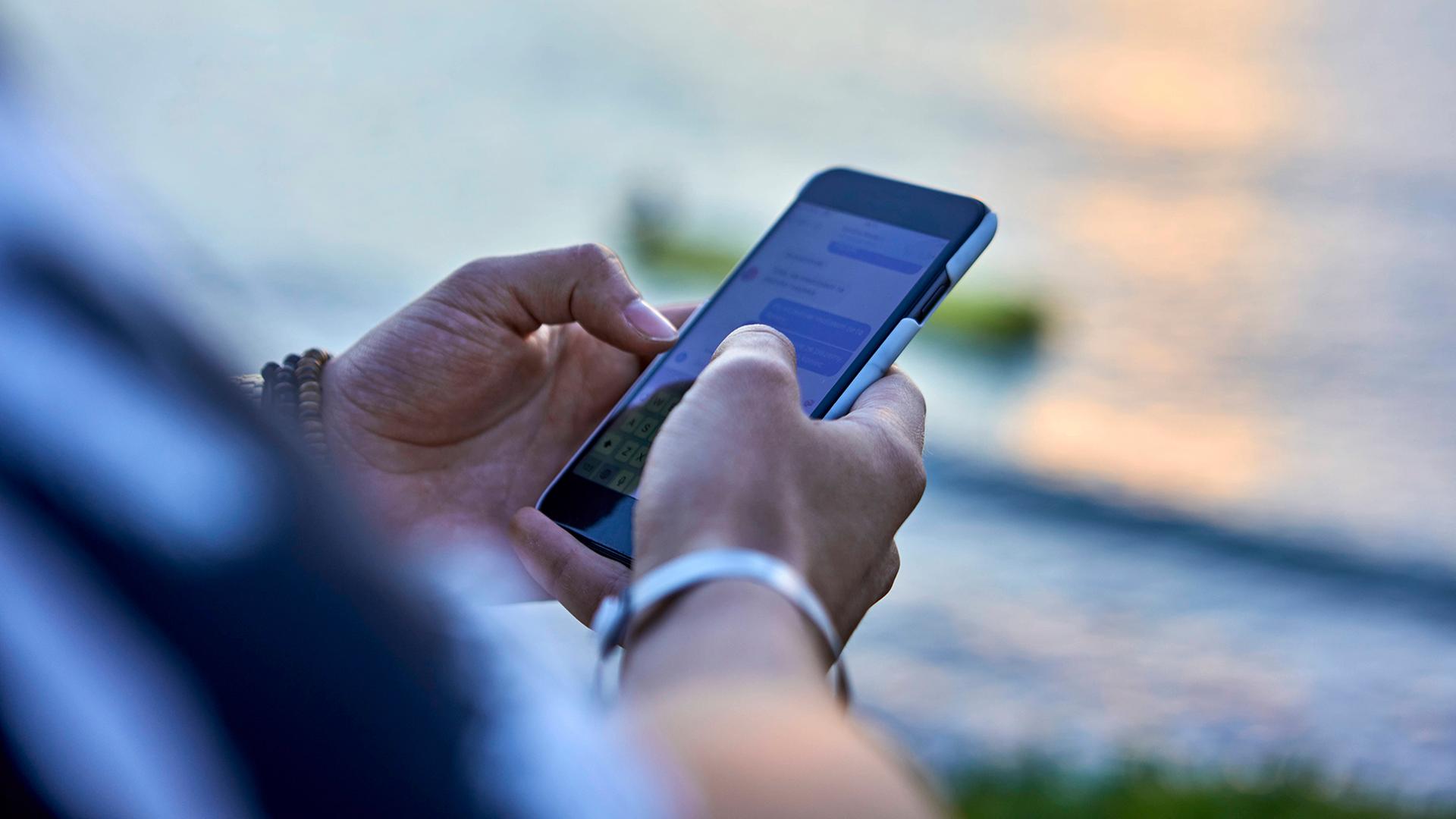 smartphone haende 102