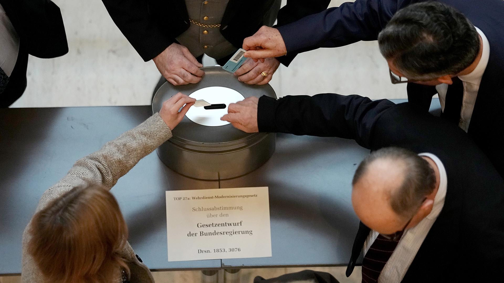 wahlurne bundestag 108