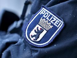 15 01 2023 berlin polizeieinsatz in berlin logo der berliner polizei mit schriftzug in nahaufnahme