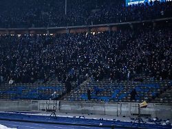 17 01 2026 fussball 2 bundesliga saison 2025 2026 18 spieltag hertha bsc fc schalke 04 hertha bsc fans verlassen aus protest gegen den polizeieinsatz das stadion 1