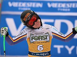 17 01 2026 italien tarvisio ski alpin weltcup abfahrt frauen die deutsche kira weidle winkelmann jubelt im zielbereich