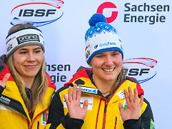 18 01 2026 sachsen altenberg bob weltcup zweierbob frauen 2 durchgang lisa buckwitz r und kira lipperheide deutschland stehen nach dem sechsten platz im ziel