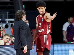 2021 22 dbb bbl1 hfg4 fc bayern muenchen vs telekom baskets bonn trinchieri andrea fc bayern muenchen coach