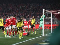 24 01 2026 xtgx fussball 1 bundesliga union berlin borussia dortmund v l nico schlotterbeck borussia dortmund torschuetze erzielt das tor treffer scores the goal 0 2 frederik roennow 1