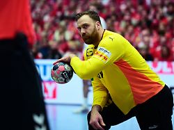 26 01 2026 daenemark herning handball em deutschland daenemark hauptrunde gruppe 1 3 spieltag jyske bank boxen torhueter andreas wolff deutschland schaut zum schiedsrichter