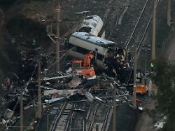 a crane participates in removal works following the deadly derailment of two high speed trains near adamuz in cordoba spain january 22 2026